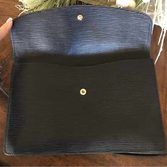 Beautiful Louis Vuitton Vintage Black Epi Montaigne 27 Clutch - Picture 5 of 17